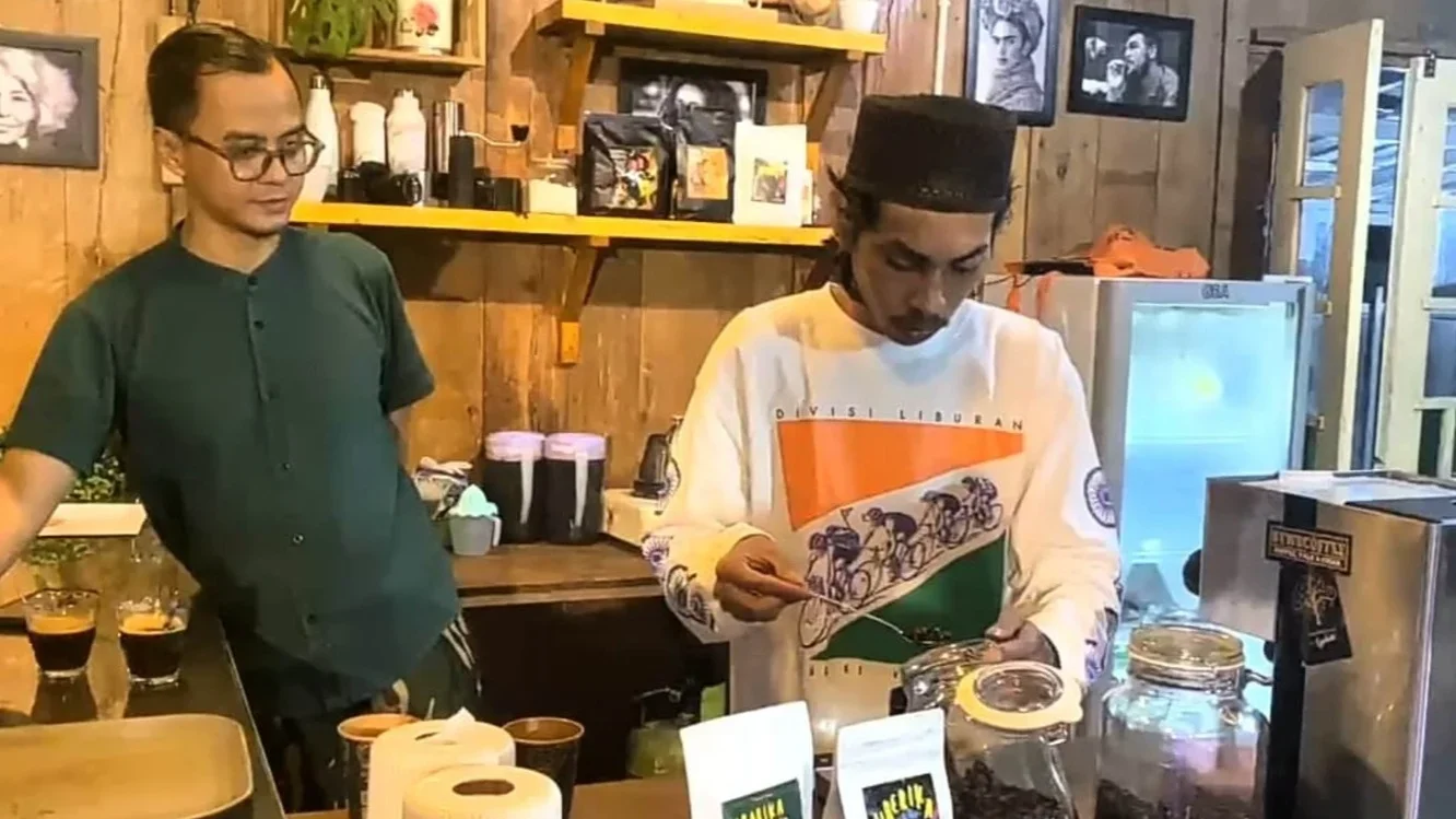 Qulhu Kopi, Ruang Ngopi Bernilai Pesantren Hadir di Brangsong Kendal