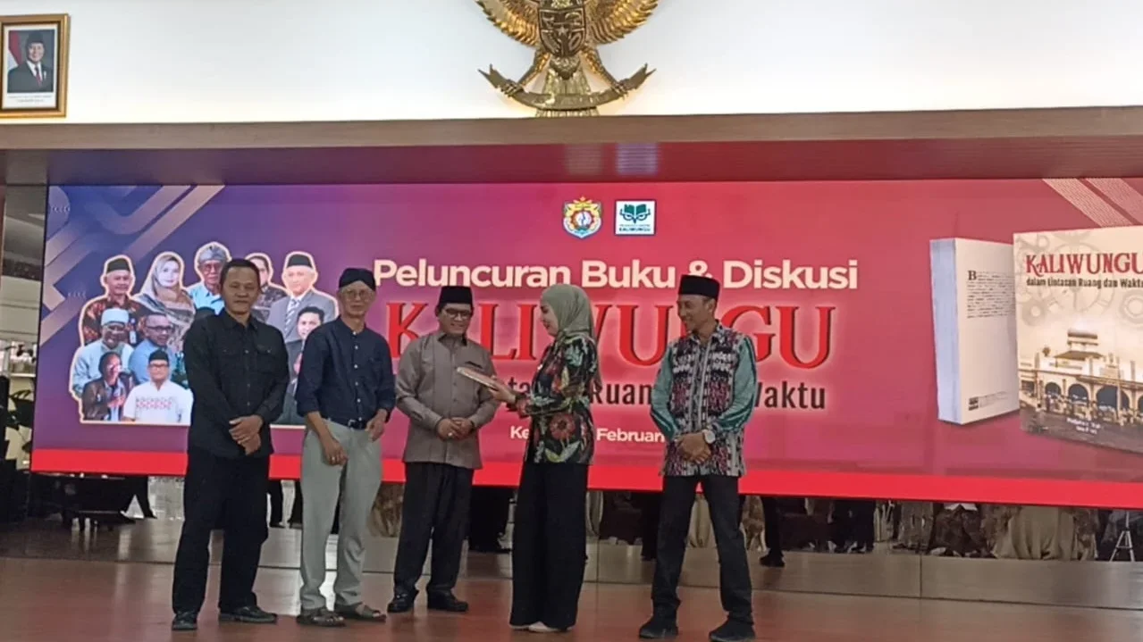 Bupati Kendal Luncurkan Buku “Kaliwungu dalam Lintasan Ruang dan Waktu"