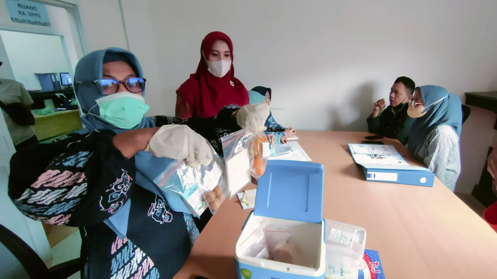 Dinkes Tegal Ambil Sampel Menu MBG di SPPG Kraton 1