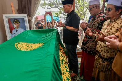 Ahmad Luthfi Antar Jenazah Wakil Bupati Klaten ke Peristirahatan Terakhir