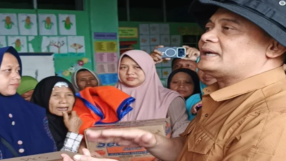Gubernur Jateng Ahmad Luthfi Minta Dapur Umum Siapkan Takjil untuk Pengungsi Tanah Bergerak di Brebes