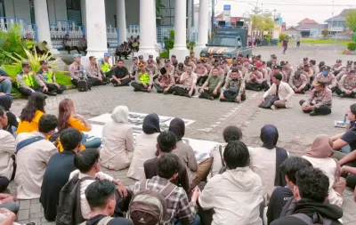 Gelar Aksi di DPRD, Mahasiswa Tegal Soroti MBG hingga Reformasi Polri