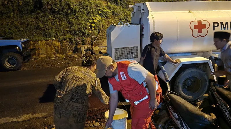 Pasca Banjir Warga Dukuh Kalitus Guci Kesulitan Air Bersih, PMI Kirim Bantuan 48.000 Liter