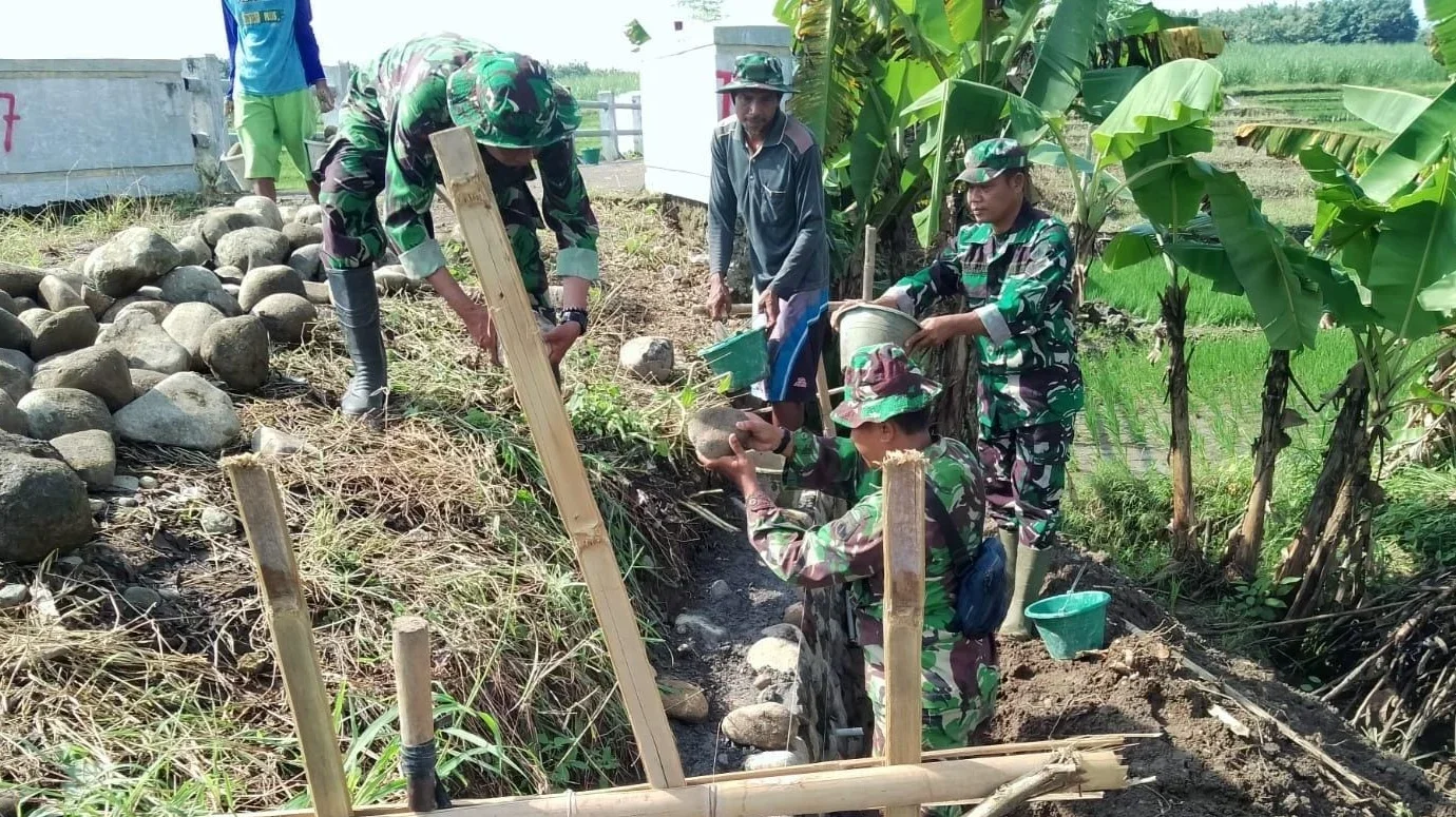 TMMD Sengkuyung Kodim Pemalang Garap Pembuatan Talud