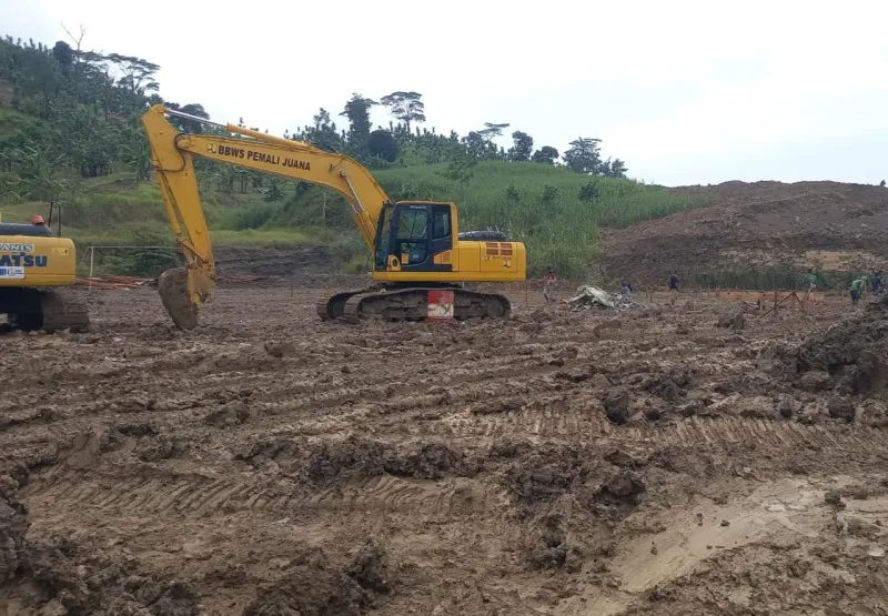 Dibangun, 456 Unit Huntara di Padasari Tegal, Sejumlah Alat Berat Dikerahkan
