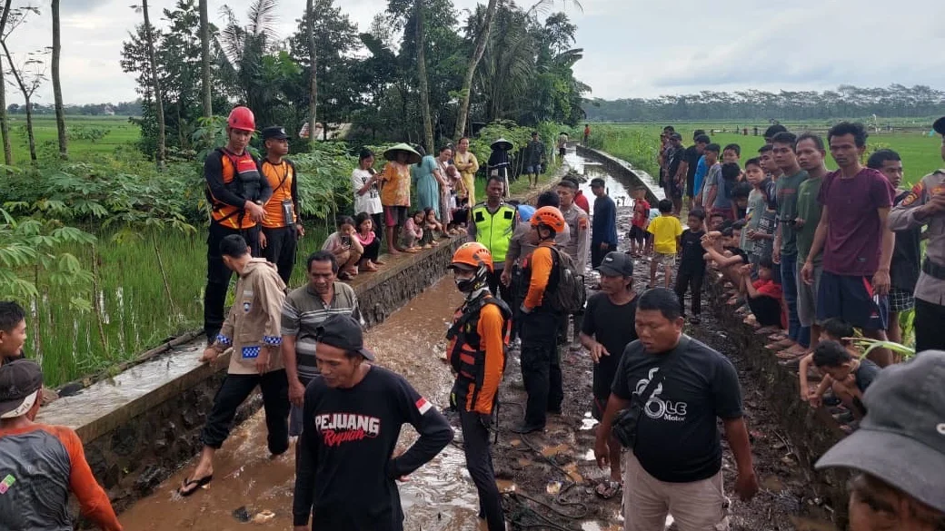 Balita 3 Tahun di Kajen Tewas Hanyut di Parit Saat Main Hujan-hujanan