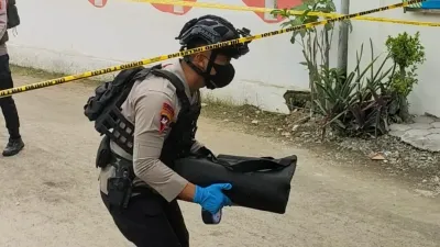 Granat Nanas di Jalan Demak Tegal Dievakuasi, Tim Jibom Sterilisasi Lokasi