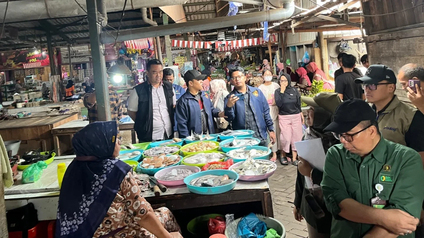 Pengecekan di pasar kendal oleh satgas saber pangan. edhot