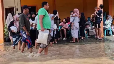 Banjir Susulan Terjang Sudipayung Kendal, Warga Terima Bantuan Beras