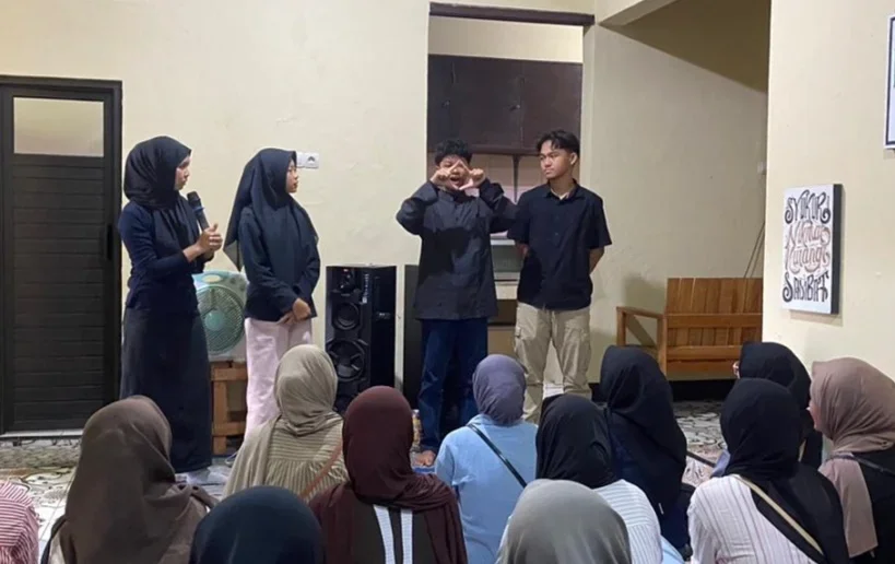 Ngabuburit, Gen Z di Batang Gelar Pelatihan Bahasa Isyarat