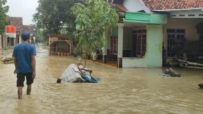 Dampak Tanggul Sungai Ciapit Jebol di Tanjung Brebes Meluas