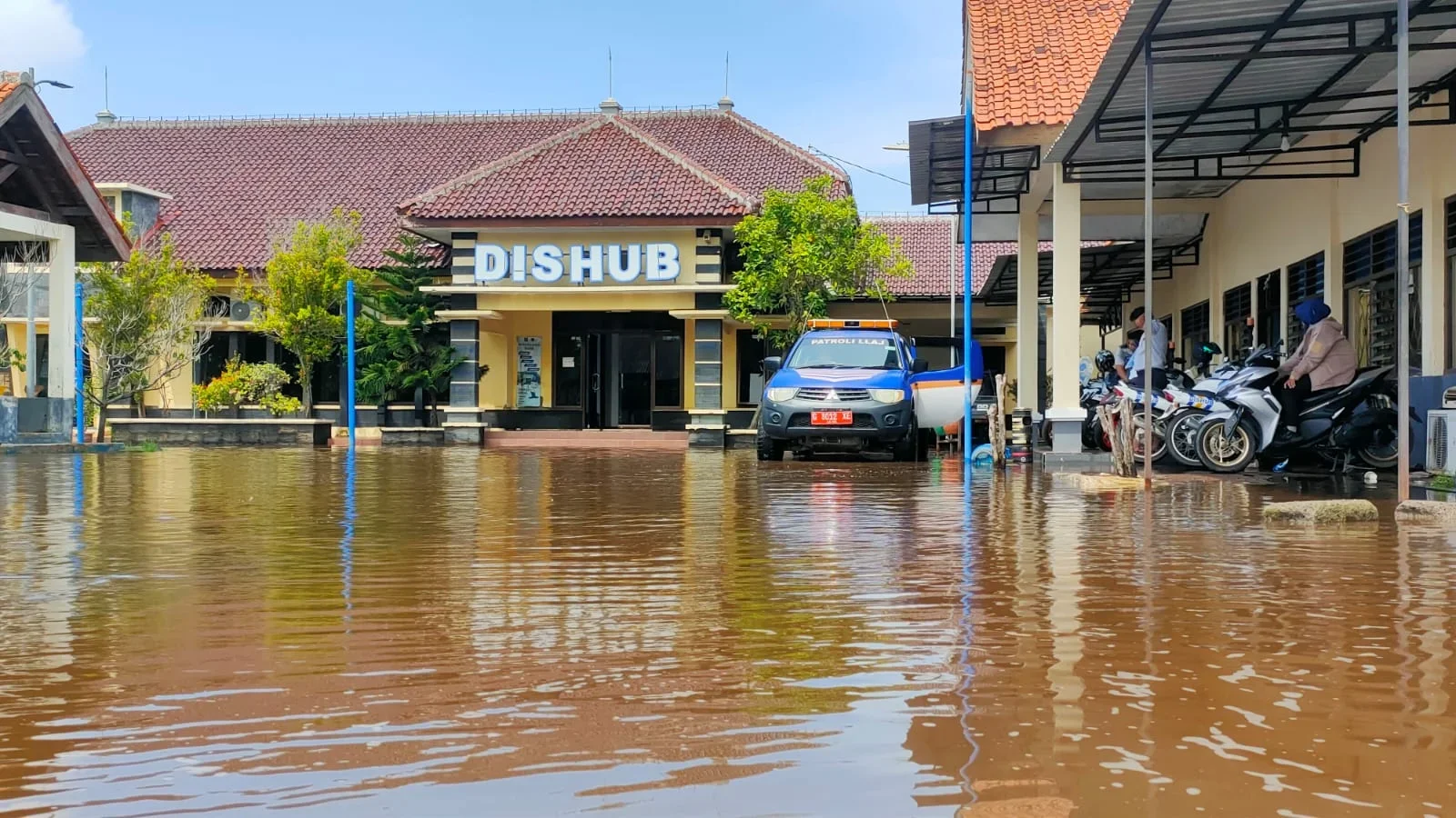 Terendam Banjir Rob, Layanan Uji KIR Dishub Kota Tegal Terhenti Total