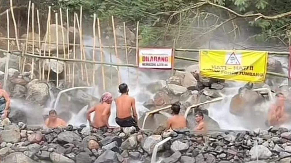 Prakiraan Cuaca Wisata Guci Tegal Hari Ini 24 Februari 2026, Waspada Hujan Petir di Sore Hari