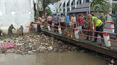 Sanksi Pembuang Sampah di Sungai Kendal Belum Diterapkan, Begini Alasannya