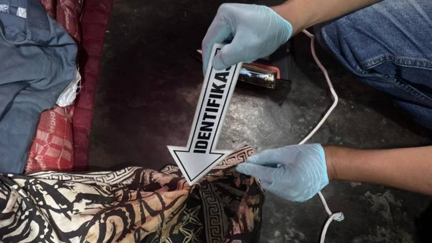 Wanita Paruh Baya di Pekalongan Ditemukan Meninggal Saat Menyetrika, Diduga Tersengat Listrik