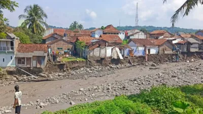 Dampak Banjir Sungai Keruh di Desa Dukuhturi Bumiayu: 9 Rumah Hanyut, 14 Rusak Berat
