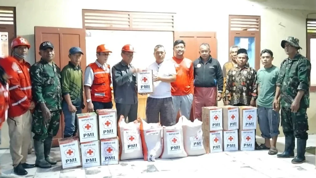 PMI Kabupaten Tegal Salurkan Bantuan untuk Warga Terdampak Banjir di 14 Desa