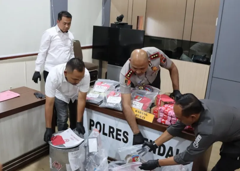Polres Kendal Tetapkan Dua Peracik Mercon Tersangka Usai Ledakan Rumah Produksi