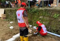 PMI Kabupaten Tegal Buat MCK Komunal di Posko Pengungsian Warga Padasari