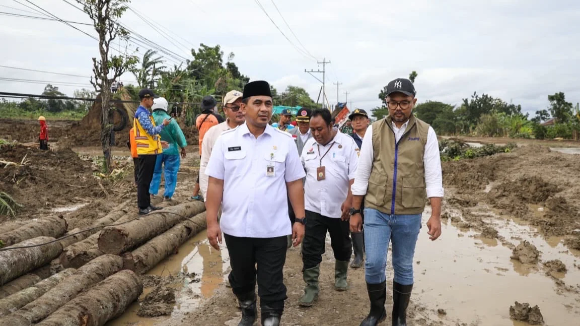 Wagub Jateng Pastikan Percepatan Penutupan Tanggul Sungai Tuntang Jebol, 9 Alat Berat Diterjunkan