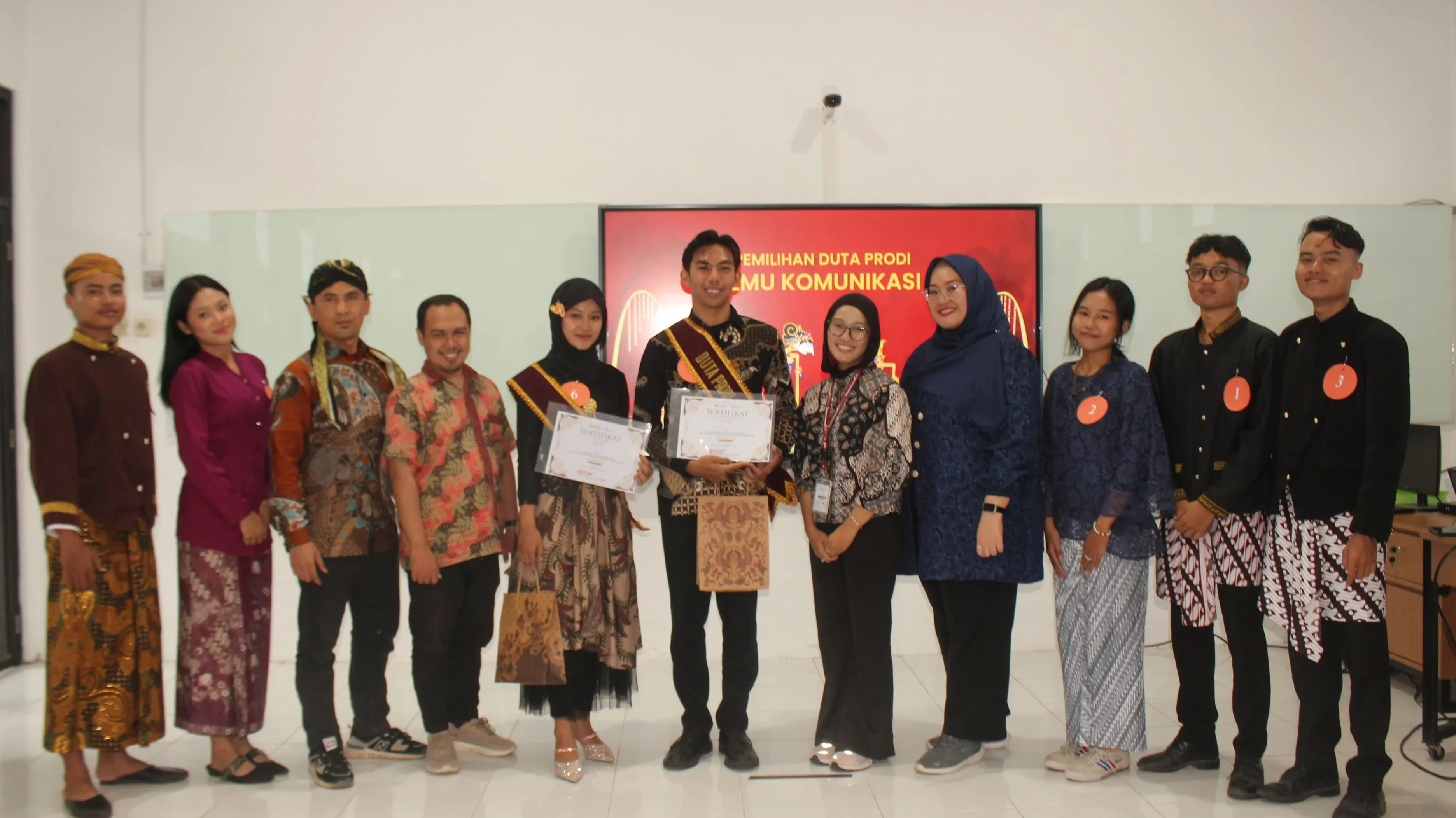 Surya Adit dan Mayumi Azahra Duta Ilkom Universitas Harkat Negeri Tegal