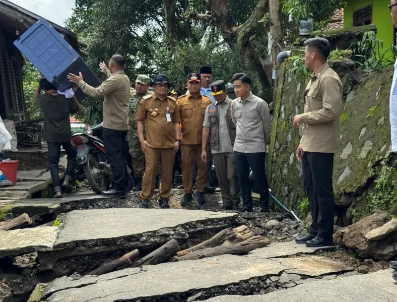Wapres Gibran Tinjau Desa Padasari Tegal Terdampak Tanah Bergerak, Pastikan Keselamatan Warga Jadi Prioritas