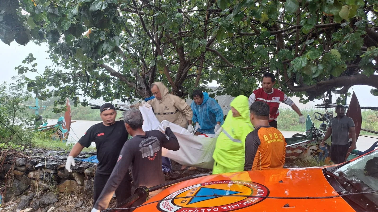 Ditemukan di Muara Kali Bodri Kendal,  Jenasah Diikat Agar Tidak Hanyut