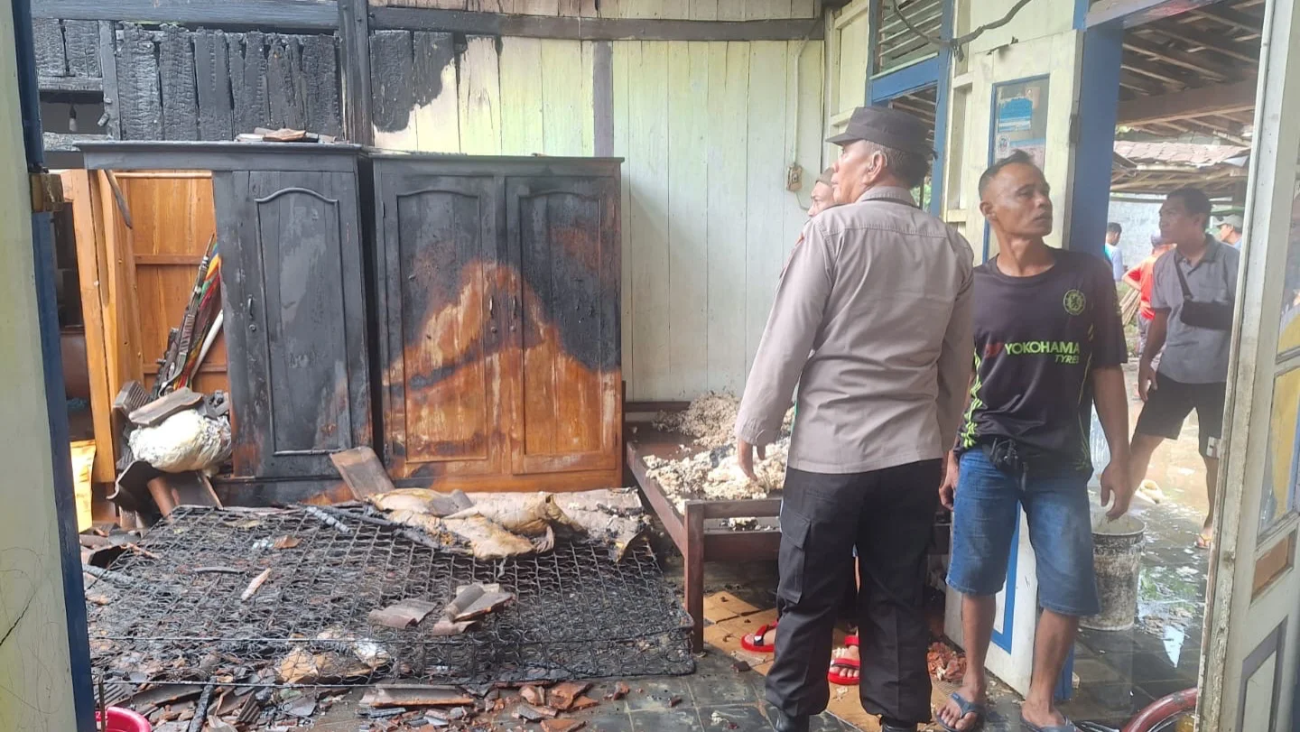 Rumah Warga Rowosari Kendal Ludes Terbakar Saat Pemilik Antar Anak ke Madrasah
