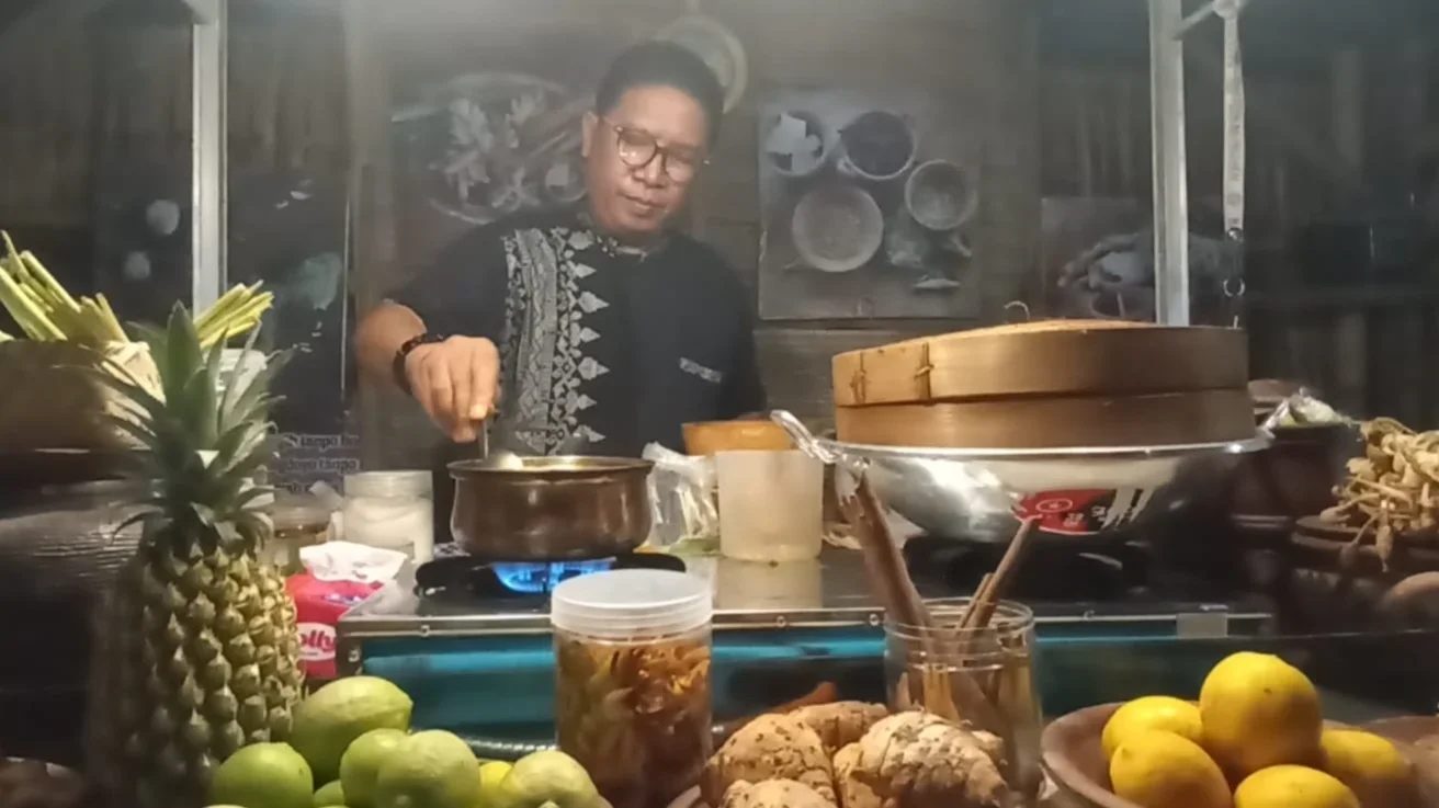 Warung Rempah “Sruput Anget” di Kaliwungu Sajikan Minuman Alami Tanpa Proses Kimia