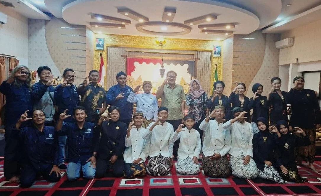 Peringatan Hari Pers Nasional (HPN) 2026 Persatuan Wartawan Indonesia (PWI) Kabupaten Pemalang menggelar tasyakuran dan pagelaran wayang kulit dalang anak. 