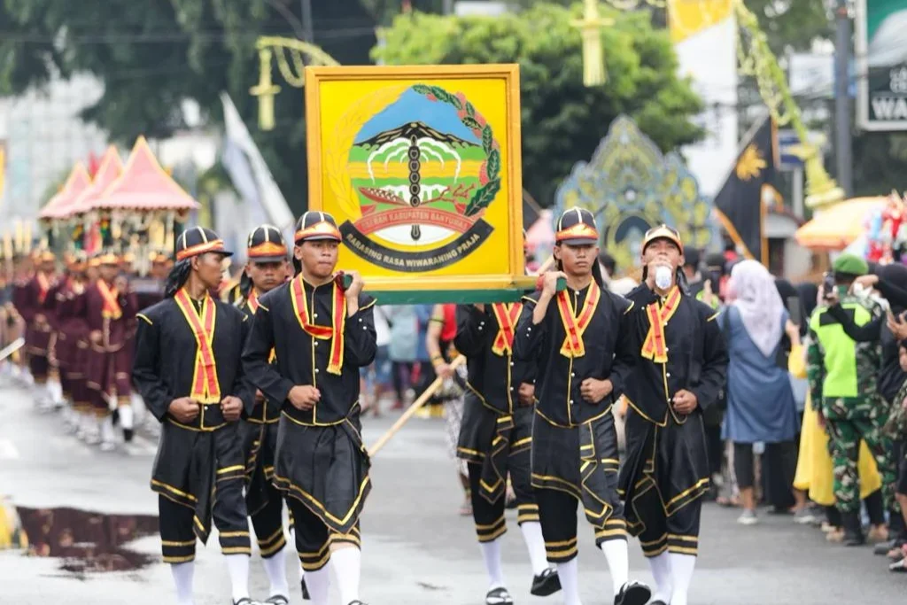 Kirab Pusaka Hari Jadi ke-455 Banyumas, Antara Harmoni Tradisi dan Edukasi Sejarah Masa Depan