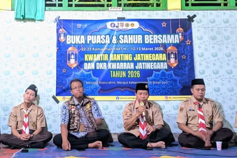 Ketua Kwaran Jatinegara, Edi Widodo memberikan pembekalan kepada anggota Kwaran Jatinegara, Kabupaten Tegal dalam menghadapi arus mudik Lebaran 2026 di sama di Aula KWK Jatinegara, Kamis 12 Maret 2026. (Dok) 