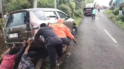 Relawan Bangbara Siaga H-10 hingga H+10 Lebaran Bantu Pemudik di Titik Rawan Longsor Gunung Lio Salem Brebes