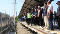Lonjakan Pemudik Diprediksi 20 Persen, Wamen LH Pantau Sampah di Stasiun Tegal