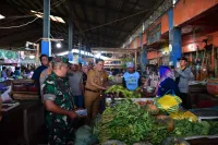 Plt Bupati Pekalongan Tinjau Pasar Tradisonal, Pastikan Harga Kebutuhan Pokok Stabil