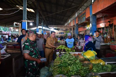 Plt Bupati Pekalongan Tinjau Pasar Tradisonal, Pastikan Harga Kebutuhan Pokok Stabil