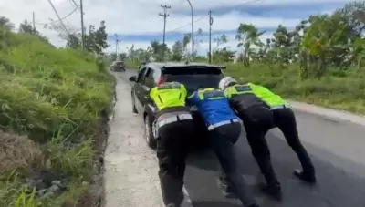 Cegah Kemacetan di Jalur Wisata Guci, Tim Urai Polres Tegal Gerak Cepat Atasi Kendaraan yang Mogok