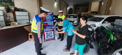 Polres Pekalongan Sosialisasikan Chatbot SIPOLAN di Puluhan Titik, Mudahkan Pemudik Akses Info Lalu Lintas