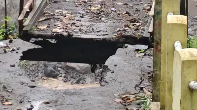 Jembatan Gantung Sangkanjaya Tegal Ditutup, Pondasi Ambrol dan Lantai Bolong