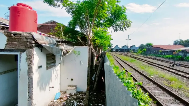 Warga Panggung Tegal Menanti Kompensasi PT KAI, Rumah Terlanjur Dibongkar Sejak Sebelum Lebaran