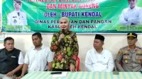 577 Warga Limbangan Terima Bantuan Beras dan Minyak dari Pemkab Kendal