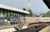 Ribuan Penumpang Padati Stasiun KA Tegal di Puncak Arus Balik Lebaran 2026