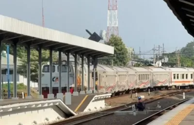 Ribuan Penumpang Padati Stasiun KA Tegal di Puncak Arus Balik Lebaran 2026