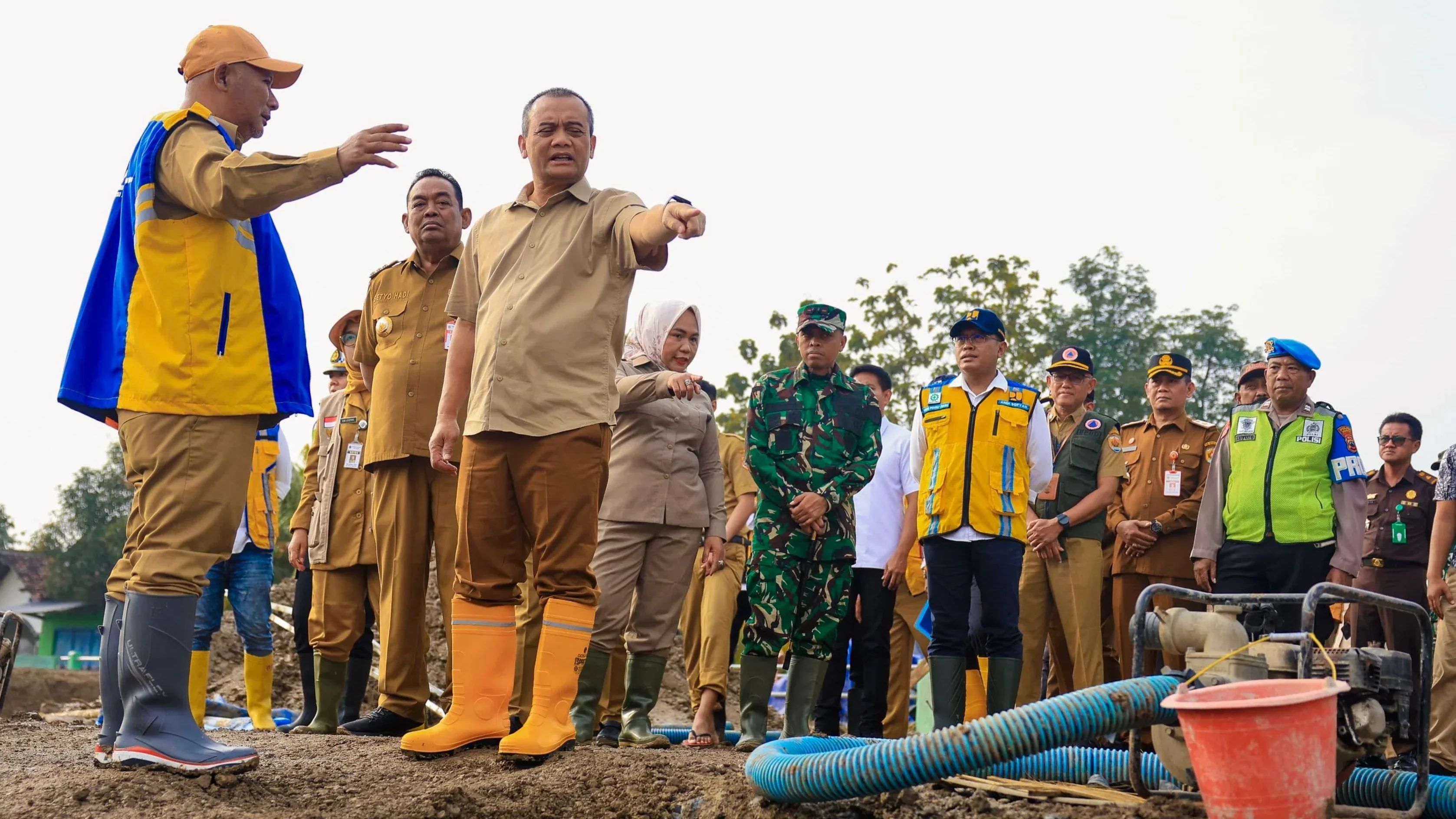 Dikebut Siang Malam, Tanggul Tuntang yang Jebol Sudah Ditangani, Jalan Semarang-Godong Ditarget Pulih Sebelum H-7 Lebaran