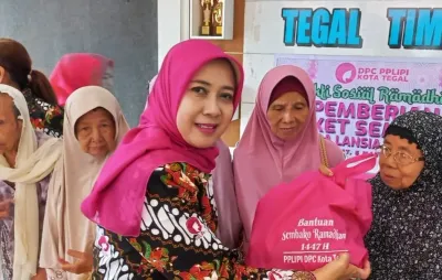 Perempuan Lintas Profesi Tegal Salurkan 115 Paket Sembako untuk Lansia yang Tak Tersentuh Bansos