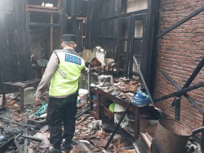 Ditinggal Usai Masak untuk Buka Puasa, Rumah Warga di Kendal Terbakar
