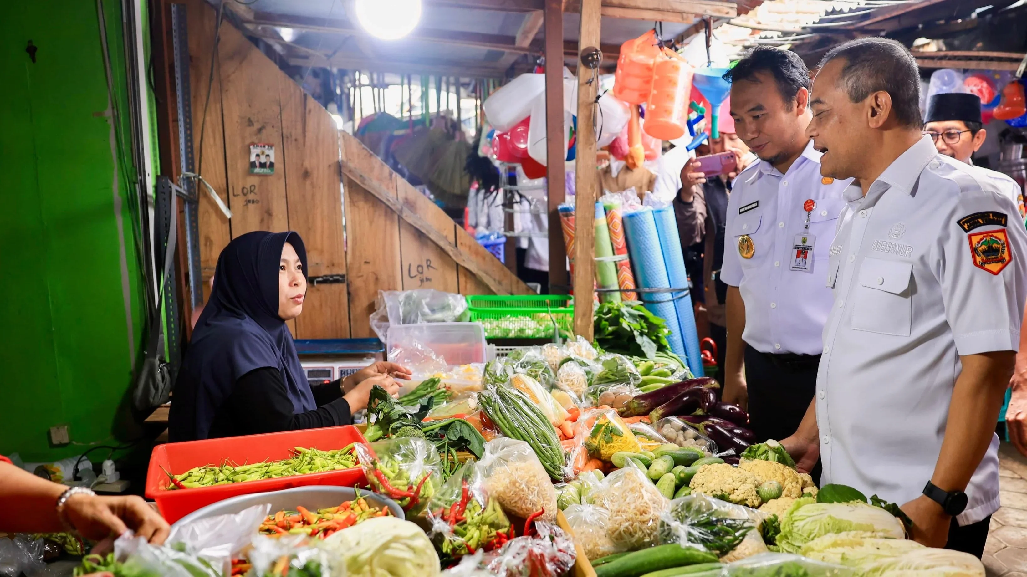 Gubernur Luthfi Kunjungi Pasar Gondang Sragen, Pantau Harga dan Pastikan Stok Pangan Stabil Jelang Lebaran