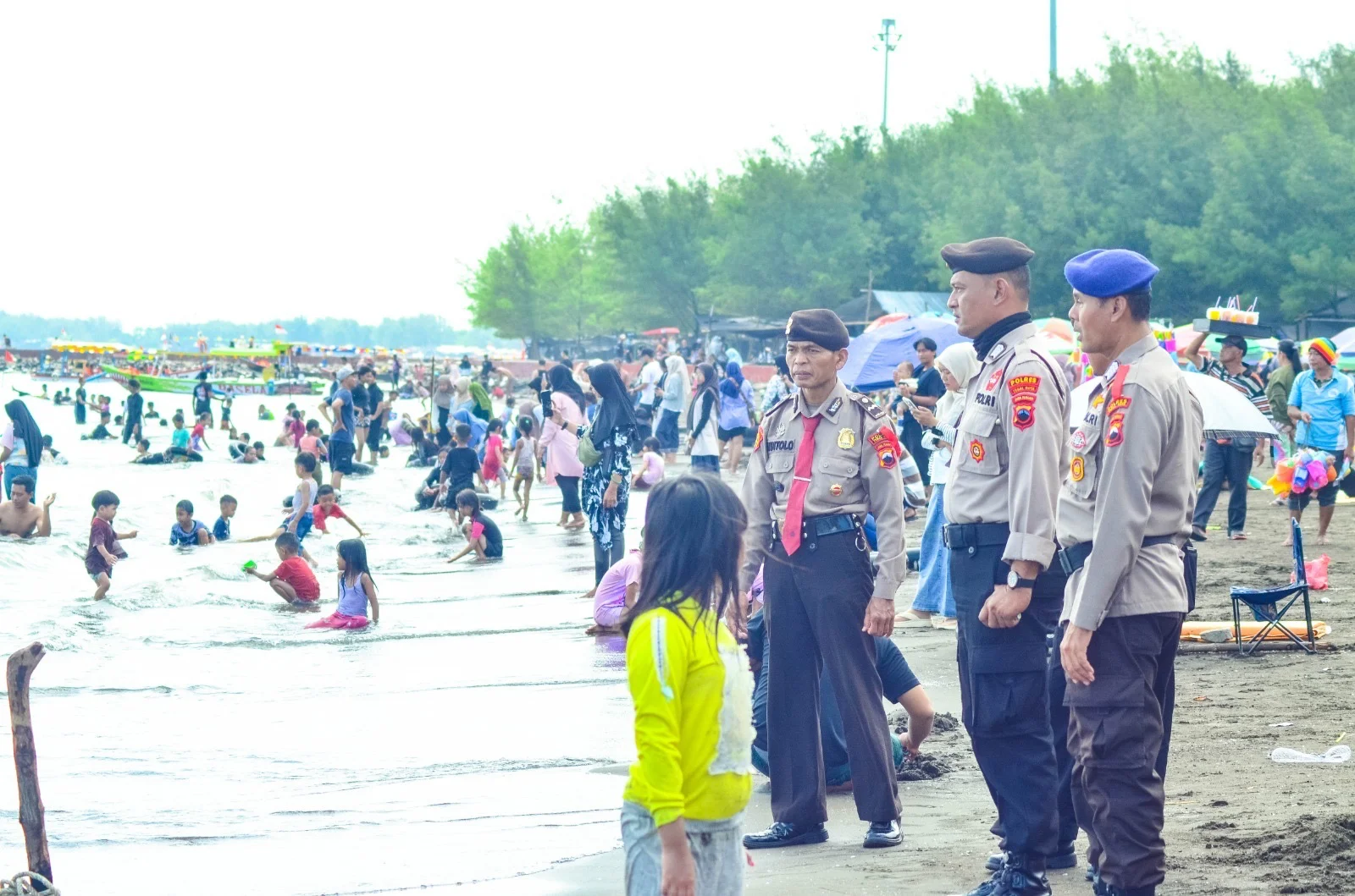 Wisata Pantai Kota Tegal Diserbu Ribuan Pengunjung