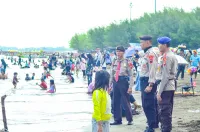 Wisata Pantai Kota Tegal Diserbu Ribuan Pengunjung