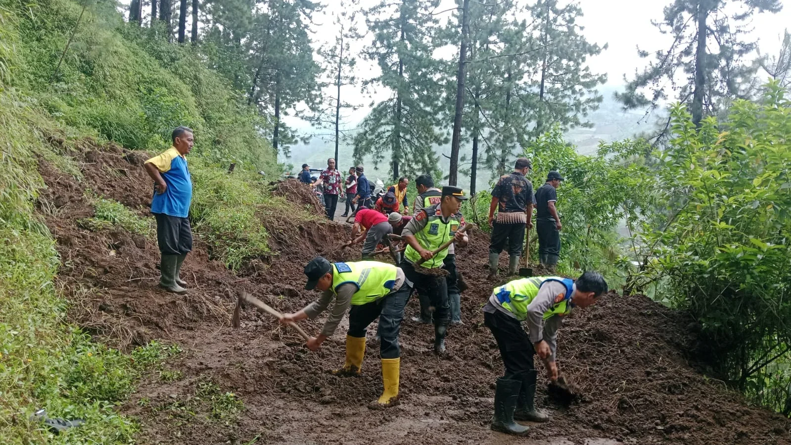Hujan Lebat, Rumah Warga di Bojong Kabupaten Tegal Terdampak Longsor